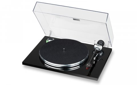 E.A.T. Prelude Turntable; High end turntable with timeless design. A genuinely affordable deck with neutral sound.